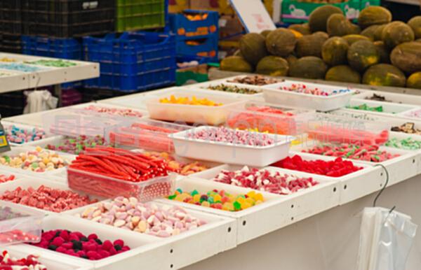 都市甜蜜一角 街頭市場(chǎng)糖果食品的銷售特色